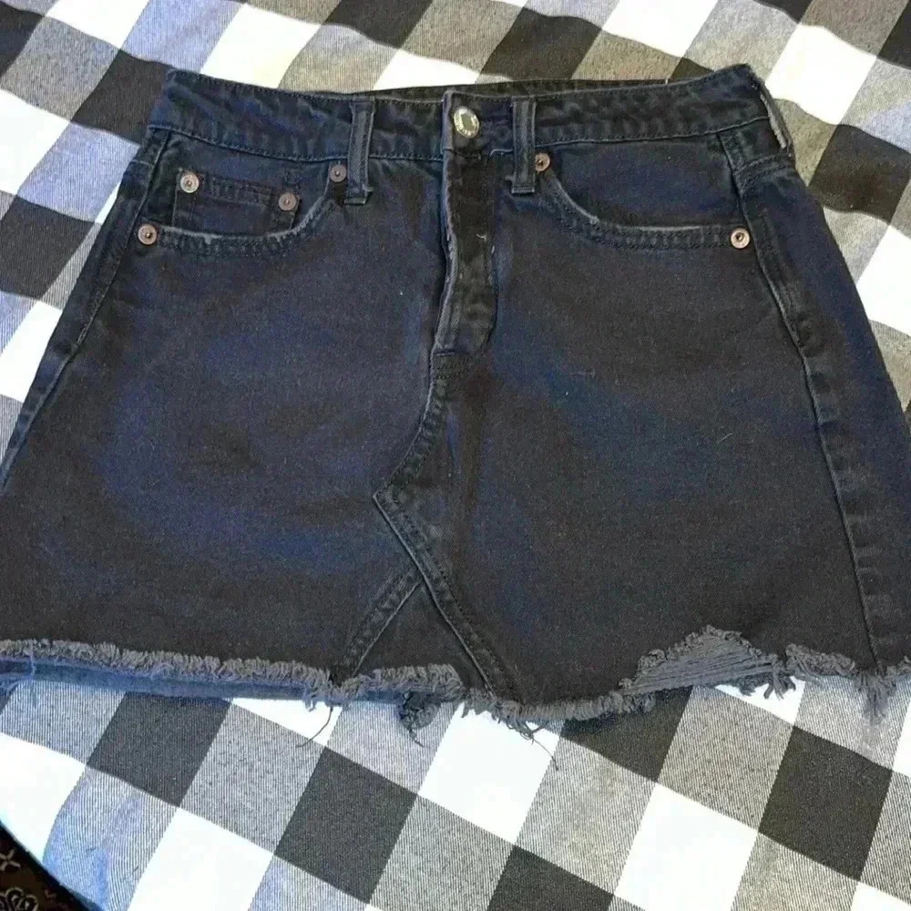 AMERICAN EAGLE OUTFITTERS black denim button fly skirt